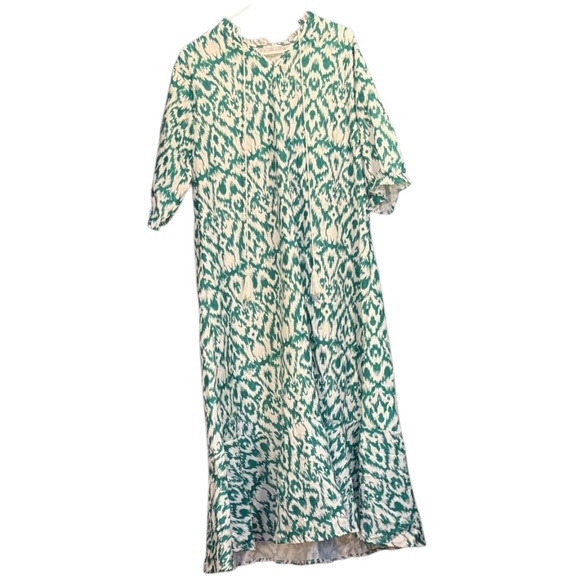 Dresses & Skirts - NWOT-Green and White Patterned Women's Dress